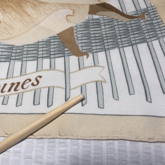 ✨Hermès “Le Piviones” silk scarf✨ - Picture 8 of 16